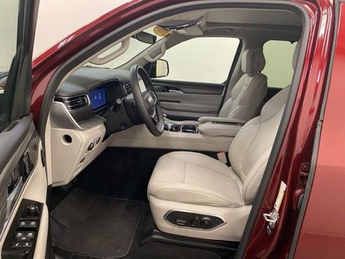 Used 2024 Jeep Wagoneer Series II w/ Convenience Group I AWD/4WD image 9