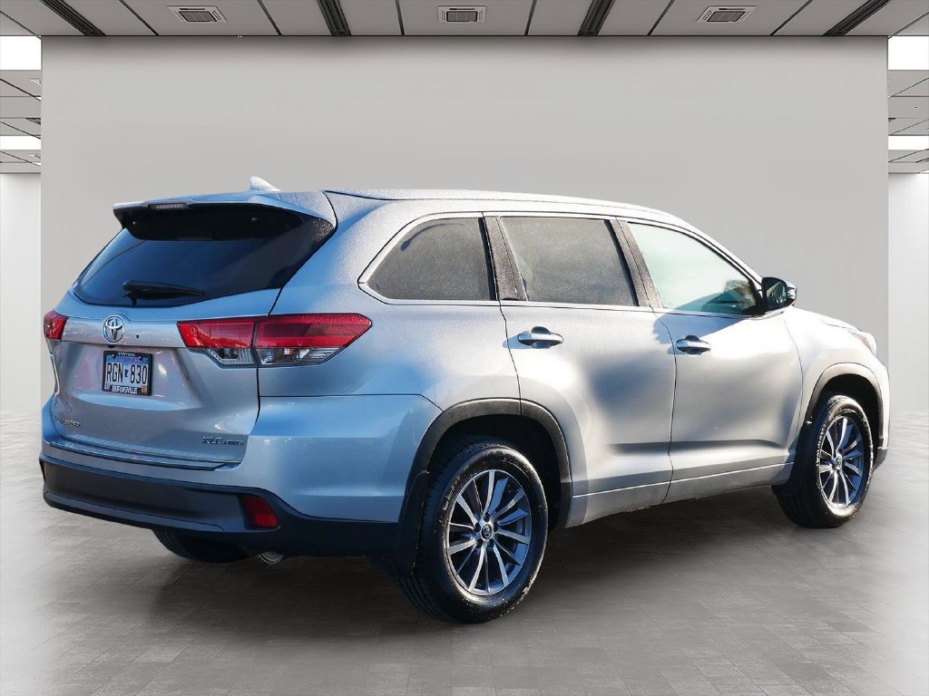 Used 2017 Toyota Highlander XLE AWD/4WD image 6