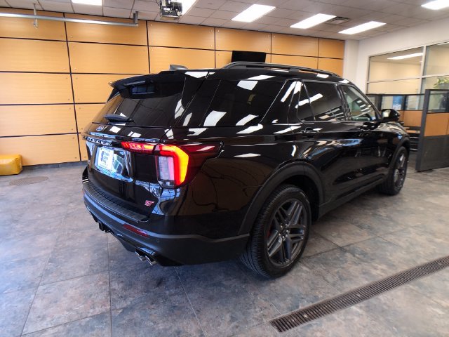 Used 2025 Ford Explorer ST w/ Sun And Sound Package AWD/4WD image 7