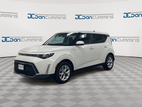 Used 2024 Kia Soul LX w/ Option Group 015 FWD image 4