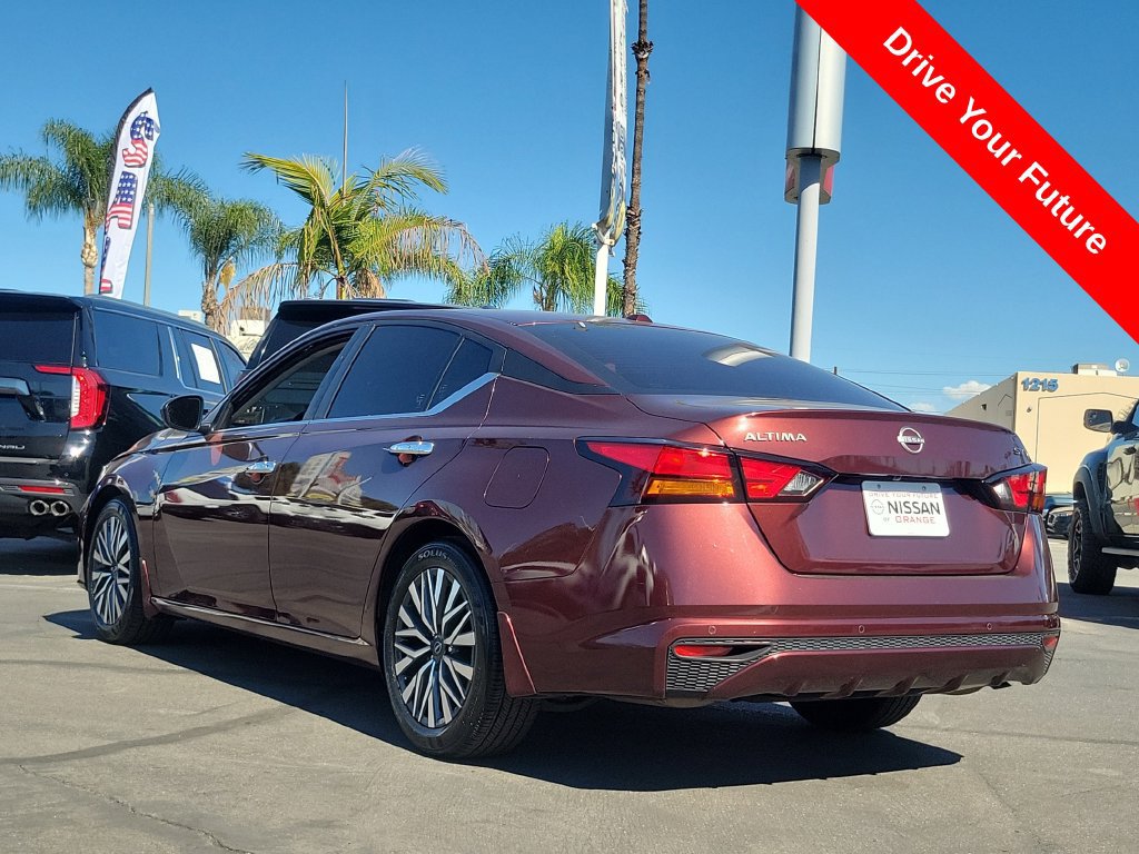 Used 2024 Nissan Altima 2.5 SV FWD image 2