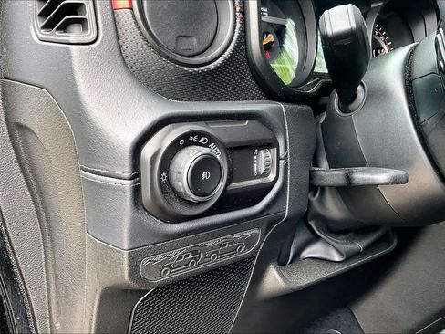 Used 2025 Jeep Wrangler Rubicon AWD/4WD image 36