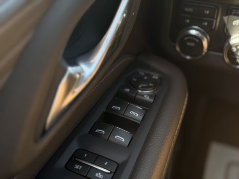 Used 2024 GMC Yukon XL Denali AWD/4WD image 19