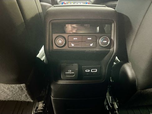 Used 2022 GMC Acadia SLT w/ Elevation Edition AWD/4WD image 27