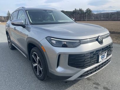 New 2025 Volkswagen Tiguan SE