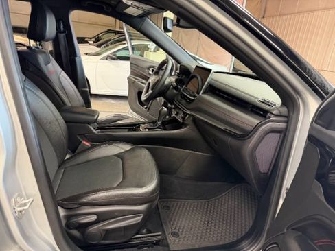 Used 2025 Jeep Compass Trailhawk AWD/4WD image 27
