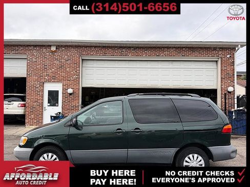 Used 2000 Toyota Sienna LE FWD image 2