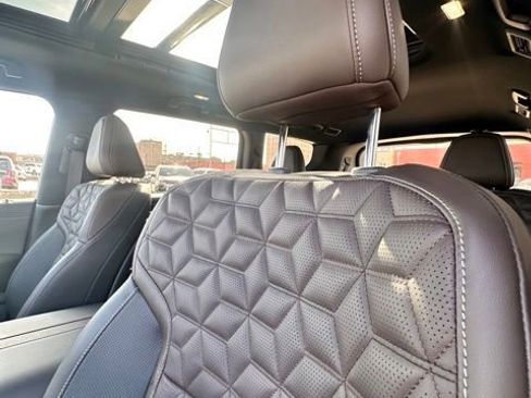 Certified 2025 Nissan Armada Platinum image 29