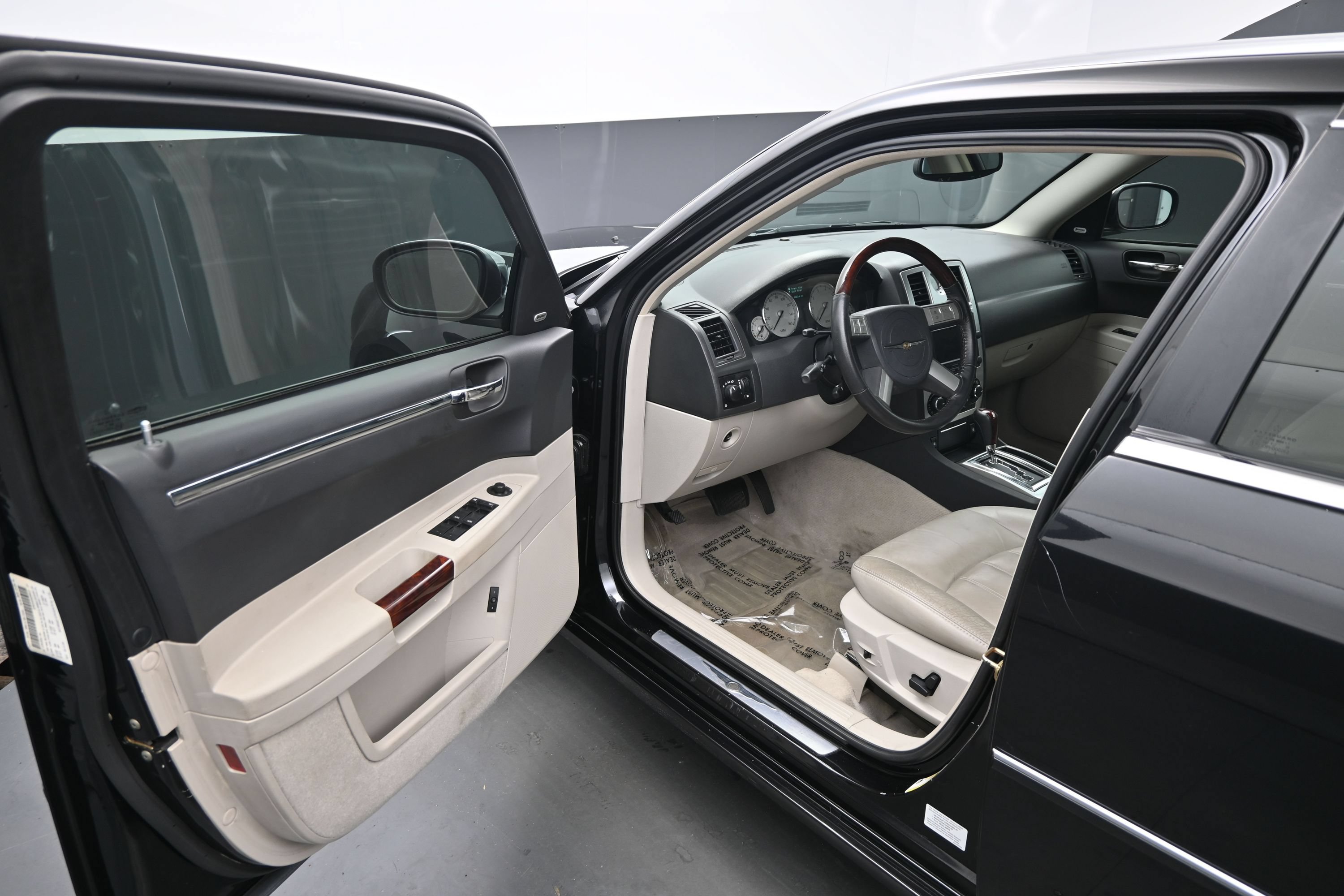 Used 2005 Chrysler 300 C w/ Navigation & Sound Group II RWD image 16