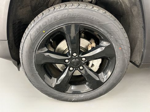 Used 2023 Jeep Grand Cherokee Limited w/ Black Appearance Package AWD/4WD image 36
