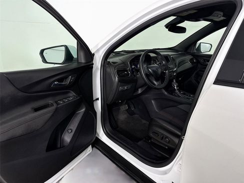 Used 2023 Chevrolet Equinox RS image 3