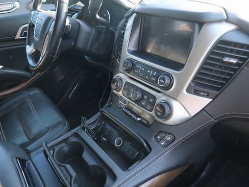 Certified 2020 GMC Yukon XL Denali w/ Denali Premium Package image 17