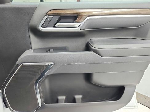 Used 2025 Chevrolet Silverado 1500 LT AWD/4WD image 40