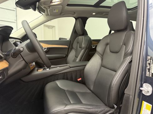 Used 2023 Volvo XC90 B6 Plus w/ Protection Package Premier image 13