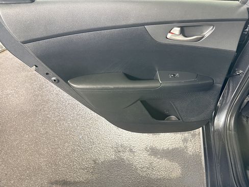 Used 2020 Kia Forte LXS FWD image 25