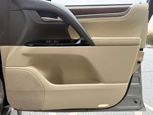 Used 2016 Lexus LX 570 4WD w/ Luxury Package image 44