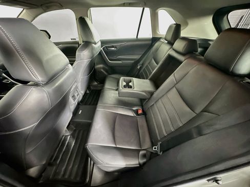 Used 2020 Toyota RAV4 XLE Premium FWD image 29