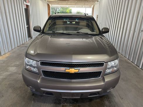 Used 2013 Chevrolet Suburban LT RWD image 3