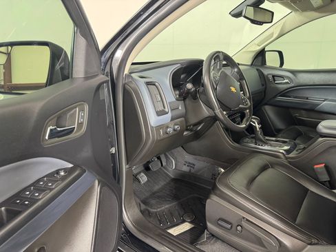 Used 2022 Chevrolet Colorado Z71 w/ Z71 Midnight Edition AWD/4WD image 10
