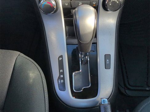 Used 2012 Chevrolet Cruze LT image 17