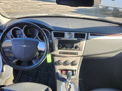 Used 2010 Chrysler Sebring Limited FWD image 3