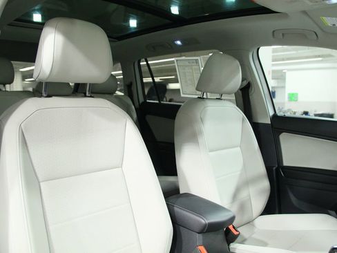 Used 2021 Volkswagen Tiguan SE w/ Panoramic Sunroof Package AWD/4WD image 21
