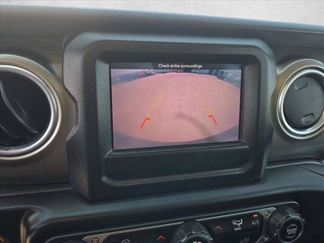 Used 2018 Jeep Wrangler Unlimited Sahara AWD/4WD image 15