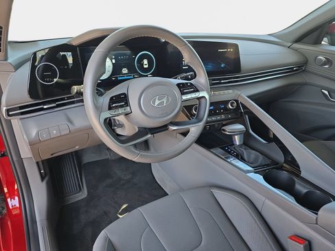 Used 2025 Hyundai Elantra SEL FWD image 18