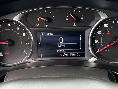 Used 2023 Chevrolet Equinox RS FWD image 34