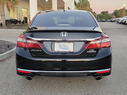 Used 2017 Honda Accord Touring image 4