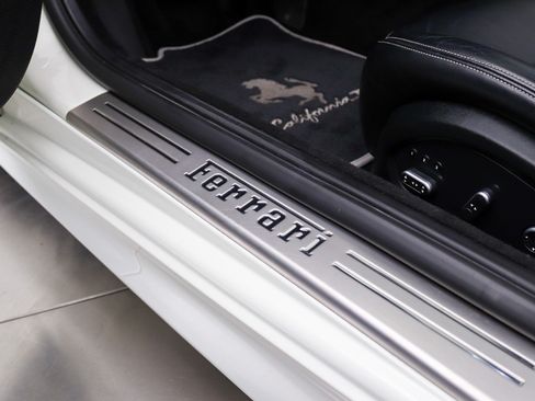 Used 2017 Ferrari California T RWD image 37