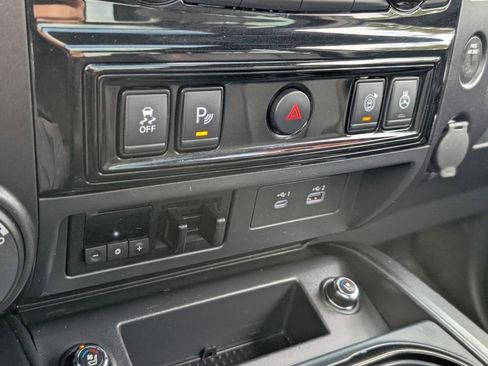 Used 2021 Nissan Titan PRO-4X w/ Pro-4x Convenience Package AWD/4WD image 25