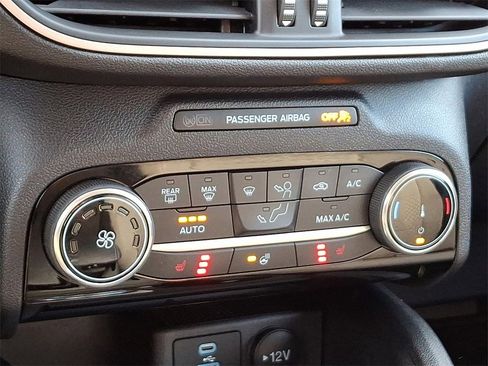 Certified 2022 Ford Escape SE w/ SE Sport Appearance Package image 16