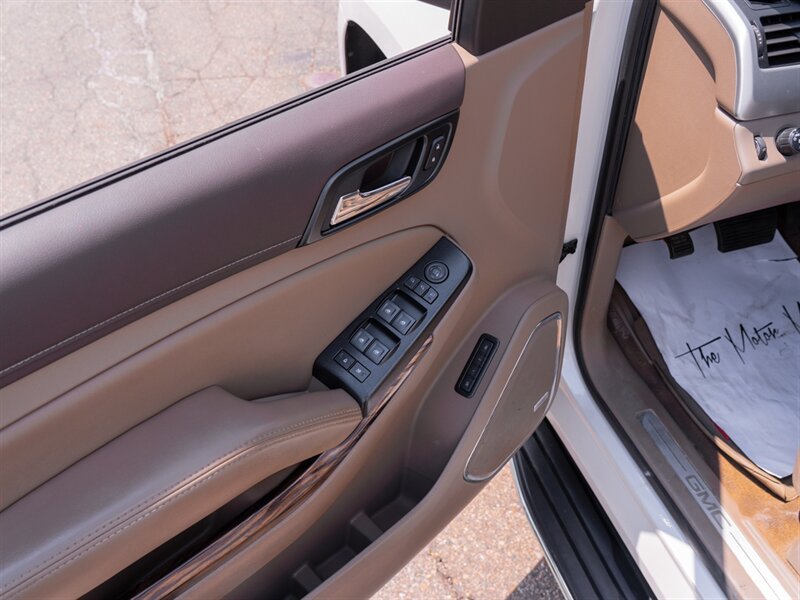 Used 2020 GMC Yukon XL SLT w/ Premium Edition AWD/4WD image 16