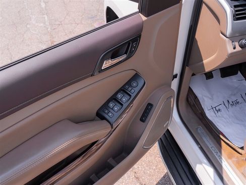 Used 2020 GMC Yukon XL SLT w/ Premium Edition AWD/4WD image 16