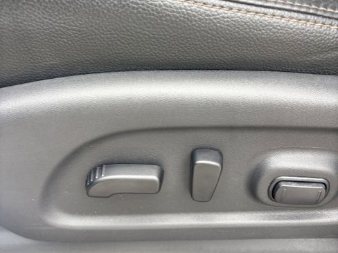 Used 2019 Nissan Titan SL image 16