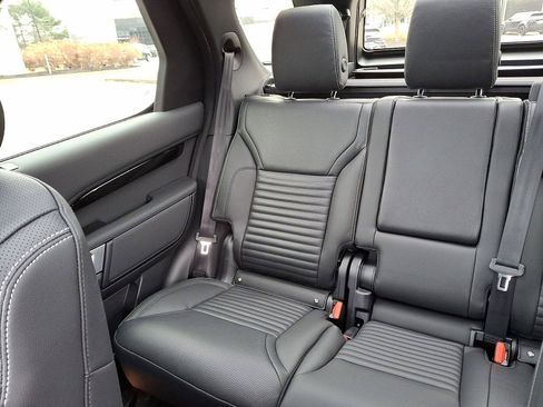 Certified 2025 Land Rover Discovery S image 12
