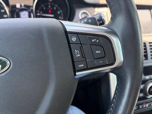 Used 2018 Land Rover Discovery Sport HSE AWD/4WD image 18
