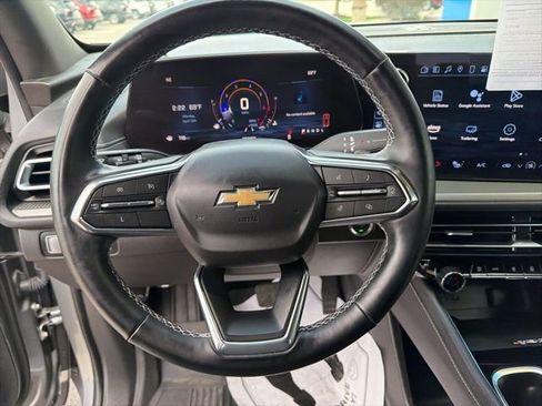Used 2025 Chevrolet Traverse LT FWD image 24