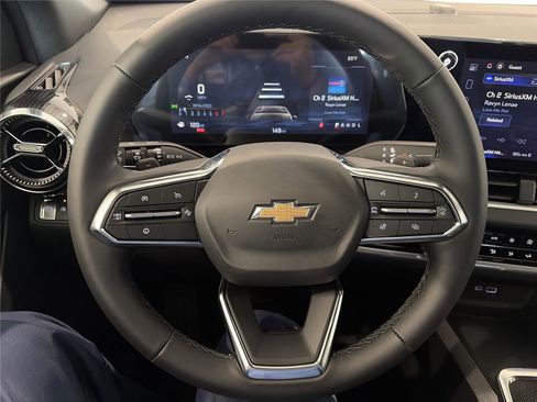 New 2026 Chevrolet Equinox LT w/ Convenience Package II FWD image 17