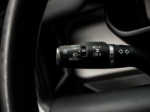 Used 2025 Land Rover Defender 110 S image 34