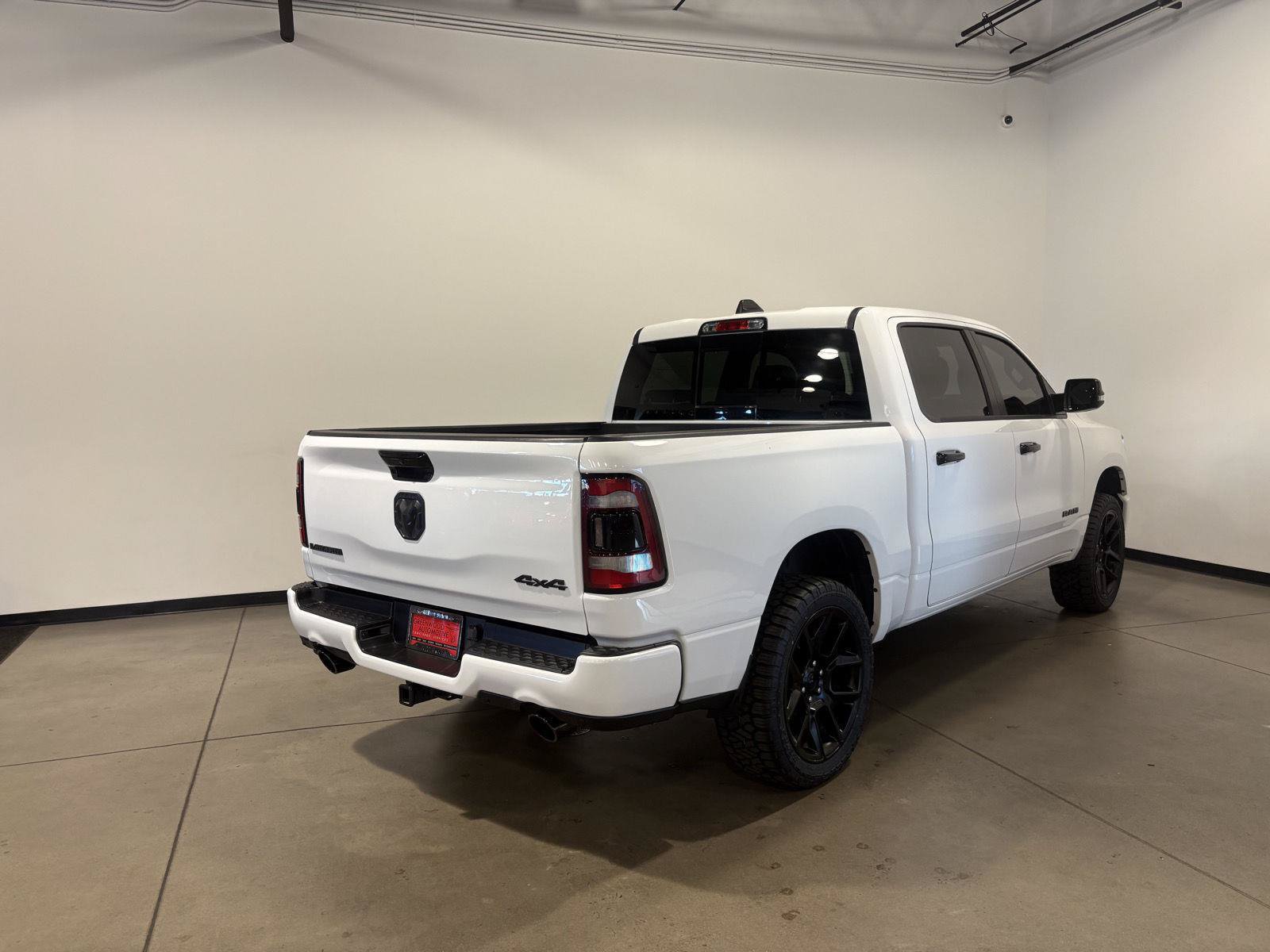 Used 2024 RAM 1500 Laramie AWD/4WD image 3