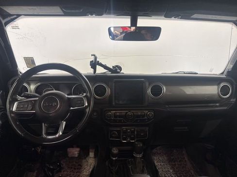 Used 2019 Jeep Wrangler Unlimited Sahara w/ Uconnect 4C Nav & Sound Group AWD/4WD image 10
