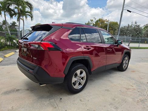 Used 2025 Toyota RAV4 XLE FWD image 5