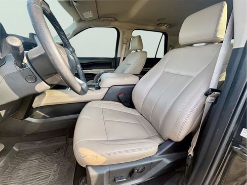 Used 2023 Ford Expedition XLT RWD image 14