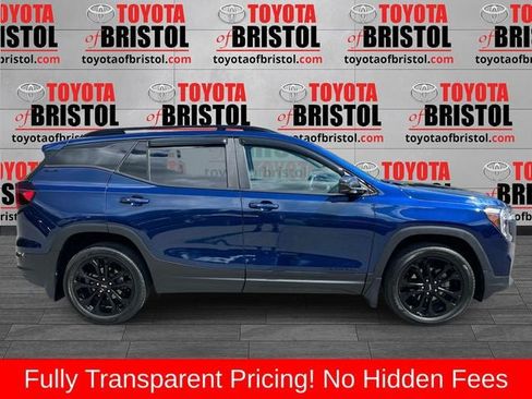 Used 2022 GMC Terrain SLE w/ Driver Convenience Package AWD/4WD image 2