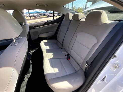 Used 2017 Hyundai Elantra SE image 20