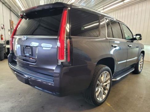 Used 2017 Cadillac Escalade Luxury AWD/4WD image 3