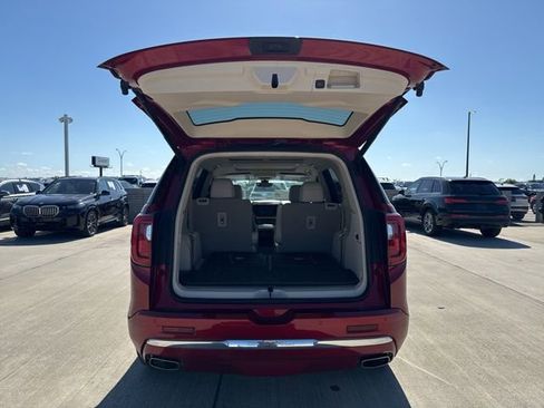 Used 2021 GMC Acadia Denali w/ Denali Technology Package FWD image 9