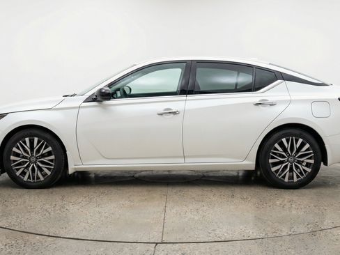 Used 2025 Nissan Altima 2.5 SV FWD image 5